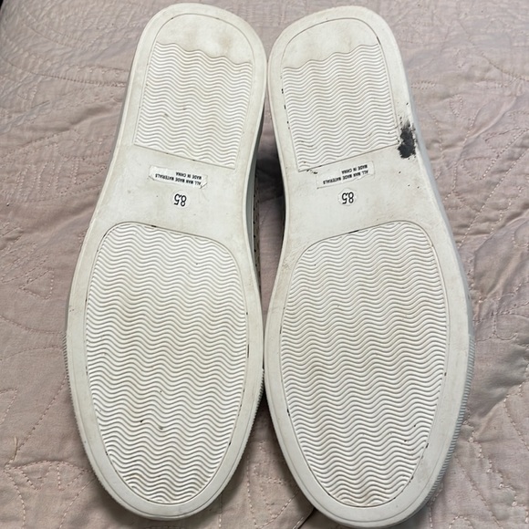 Report collection  sneakers great for Spring! - Picture 3 of 4